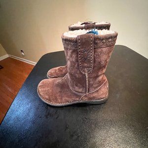 Ugg's kid's brown size 3  EU 33 suede boot GUC